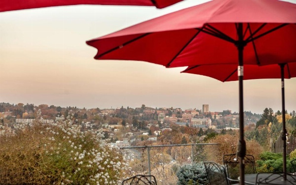 Coast Hilltop Inn image 14
