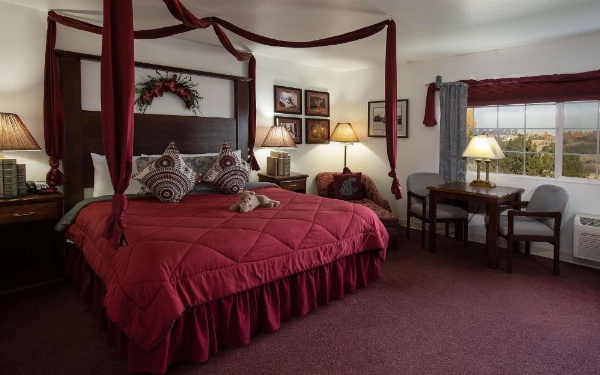 Coast Hilltop Inn image 16