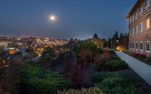 Coast Hilltop Inn image 19